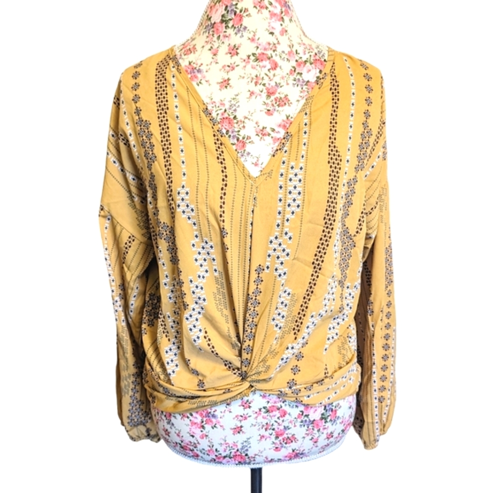 🔴 CLEARANCE   B. Original twist hem blouse